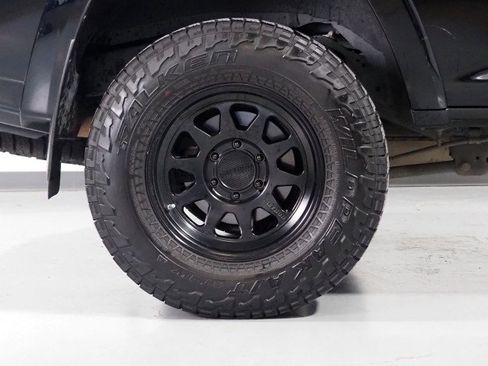 Used 2021 Toyota 4Runner TRD Off-Road Premium w/ Moonroof Package AWD/4WD image 38