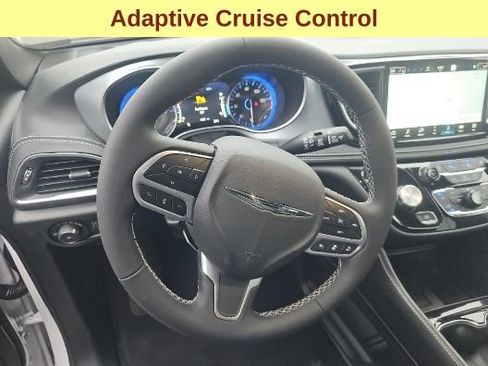 Used 2026 Chrysler Pacifica Limited FWD image 11