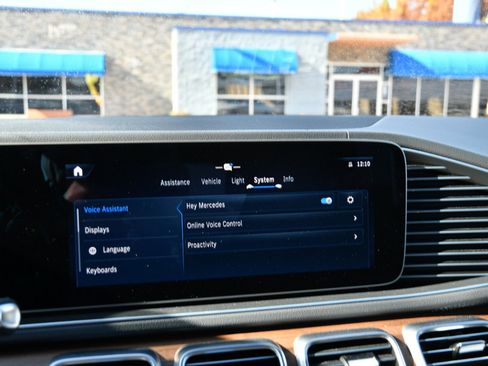 Used 2025 Mercedes-Benz GLS 450 4MATIC image 40