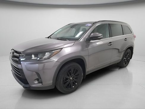 Used 2019 Toyota Highlander SE AWD/4WD image 3