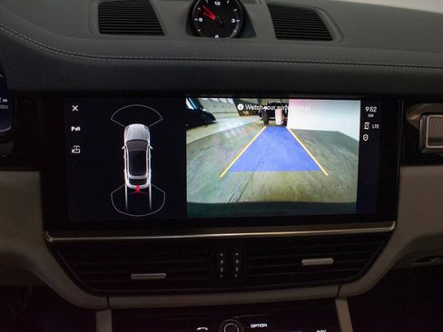 Certified 2023 Porsche Cayenne Platinum Edition image 30