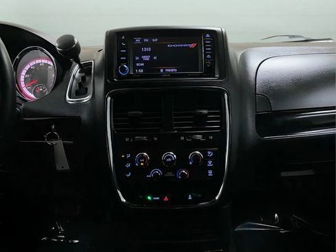 Used 2020 Dodge Grand Caravan SE FWD image 19