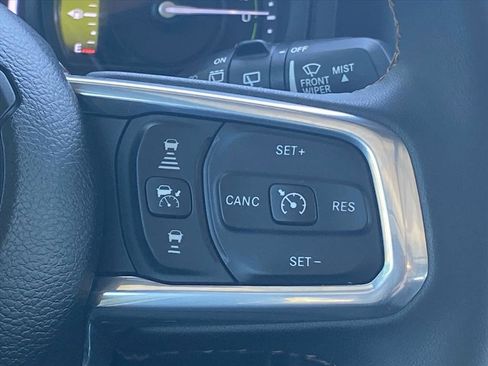 Used 2024 Jeep Wrangler Unlimited Sahara AWD/4WD image 9