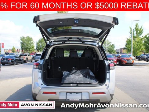 New 2025 Nissan Pathfinder SL image 6