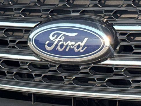 Used 2023 Ford Explorer XLT w/ Equipment Group 202A AWD/4WD image 9