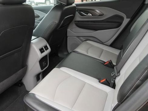 Used 2024 GMC Terrain SLT image 13