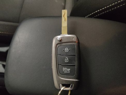 Used 2020 Hyundai Venue SEL FWD image 32