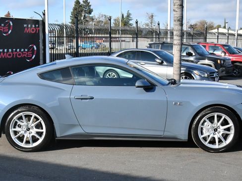 Used 2024 Ford Mustang GT Premium image 9