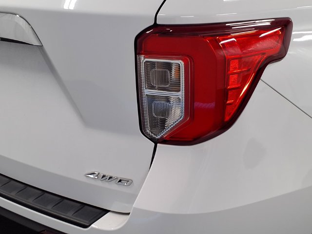Used 2021 Ford Explorer XLT w/ Equipment Group 202A AWD/4WD image 28