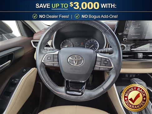Used 2020 Toyota Highlander XLE image 18