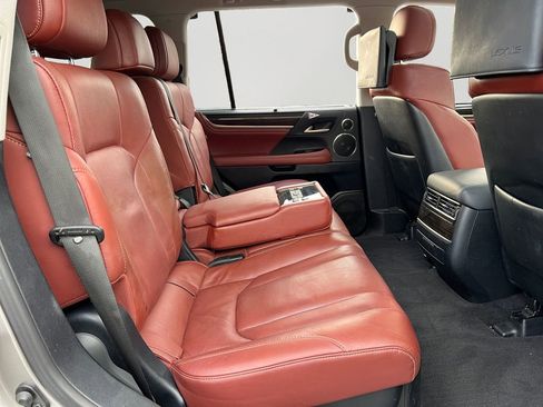 Used 2021 Lexus LX 570 4WD w/ Luxury Package image 8