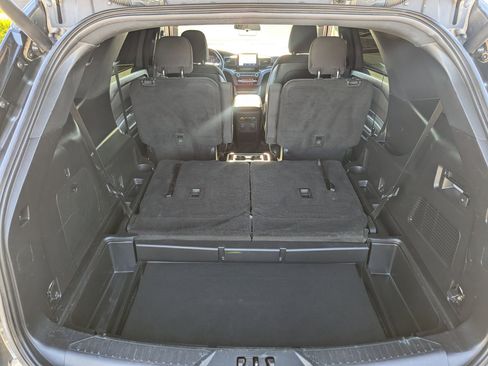 Used 2020 Ford Explorer XLT image 26