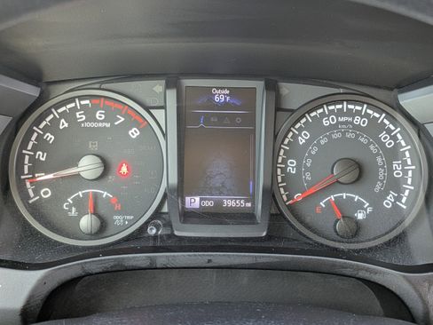 Used 2021 Toyota Tacoma SR w/ SR Convenience Package image 28