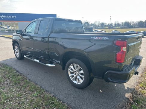 Used 2022 Chevrolet Silverado 1500 Custom AWD/4WD image 3