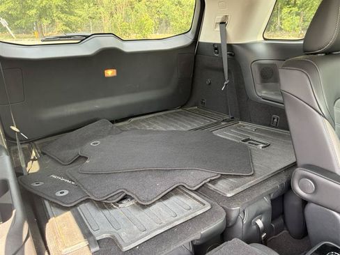 Used 2023 Nissan Pathfinder Platinum w/ Lighting Package (N93) FWD image 10