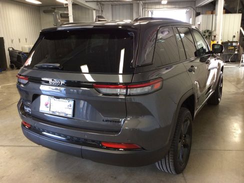 New 2025 Jeep Grand Cherokee Limited w/ Black Appearance Package image 7