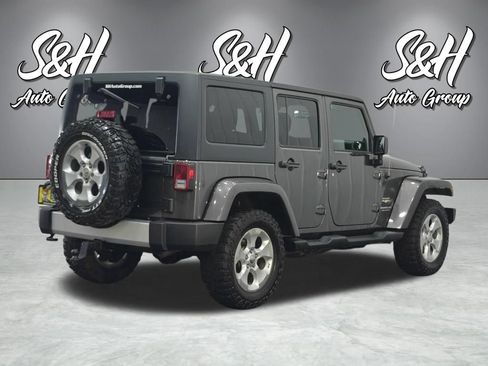 Used 2014 Jeep Wrangler Unlimited Sahara AWD/4WD image 17