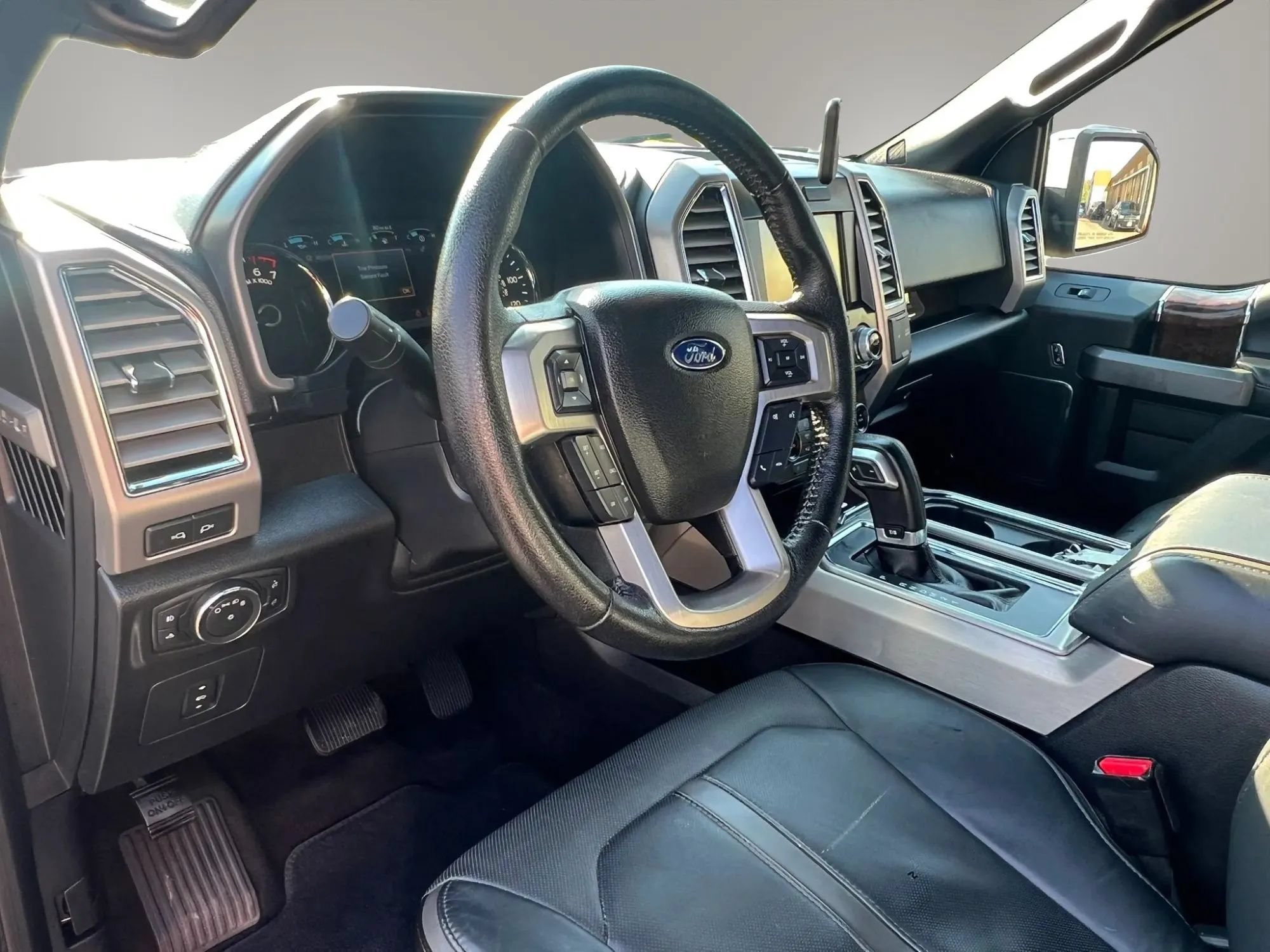 Used 2015 Ford F150 Platinum w/ Trailer Tow Package AWD/4WD image 12