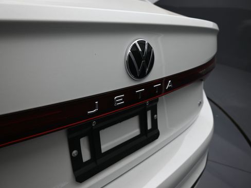 Used 2025 Volkswagen Jetta SE w/ Black Wheel Package image 11