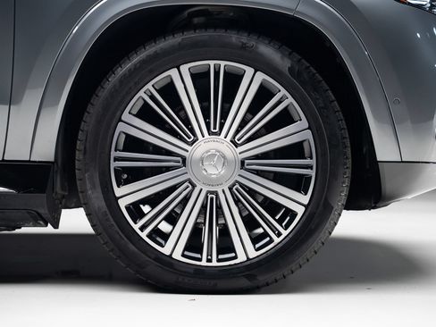 Used 2024 Mercedes-Benz Maybach GLS 600 4MATIC image 42