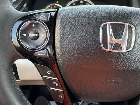 Used 2016 Honda Accord Touring image 21