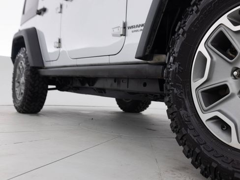 Used 2012 Jeep Wrangler Unlimited Rubicon w/ Connectivity Group AWD/4WD image 23