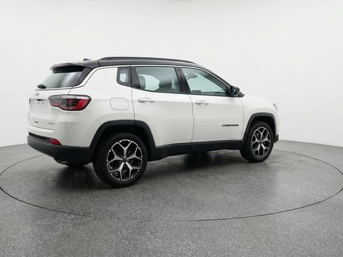 Used 2025 Jeep Compass Limited image 9