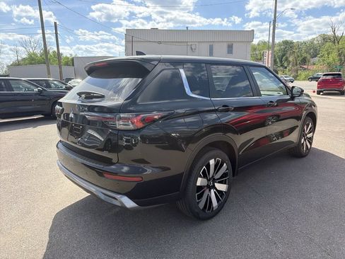 New 2026 Mitsubishi Outlander SE AWD/4WD image 3