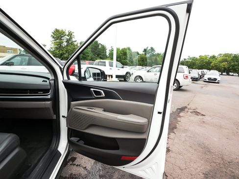 Used 2026 Kia Carnival LXS FWD image 13
