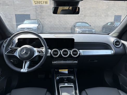 Used 2026 Mercedes-Benz GLB 250 4MATIC image 11