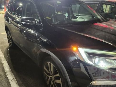 Used 2017 Honda Pilot Elite image 1