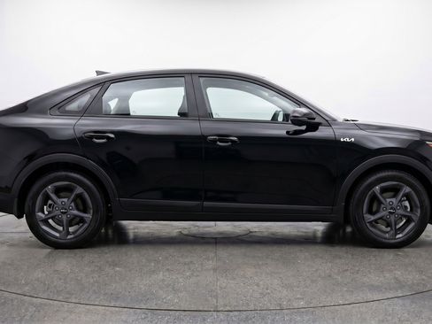 Used 2025 Kia K4 LXS image 11