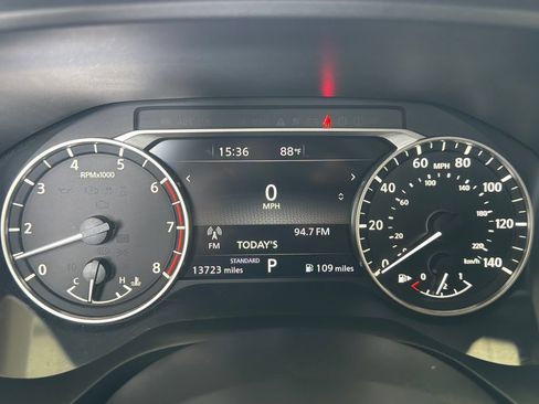 Used 2023 Nissan Rogue SV FWD image 22