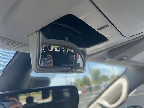 Used 2024 Chrysler Pacifica Touring-L FWD image 30