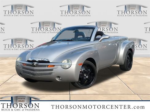 Used 2005 Chevrolet SSR Base w/ Preferred Equipment Group image 1