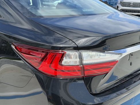 Used 2016 Lexus ES 350 w/ Luxury Package w/Wood Trim image 9