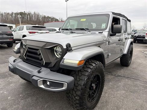 Used 2018 Jeep Wrangler Unlimited Sahara image 9