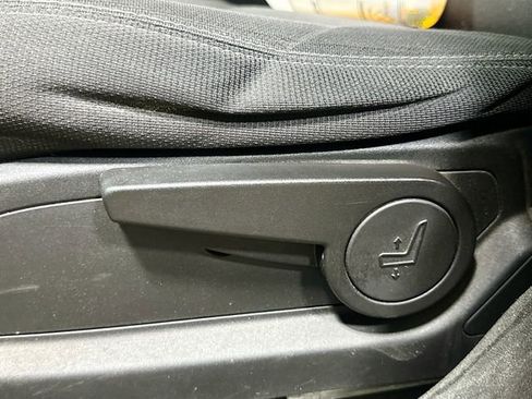 Used 2014 GMC Acadia SLE image 18