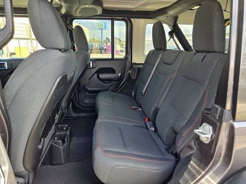 Used 2025 Jeep Wrangler Unlimited Rubicon image 25