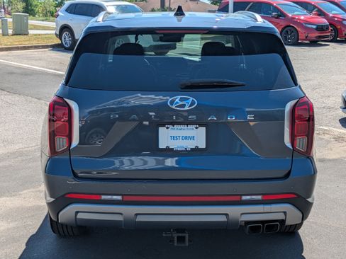 Used 2024 Hyundai Palisade Limited FWD image 13