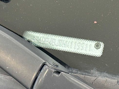 Used 2017 Ford Fiesta SE image 11