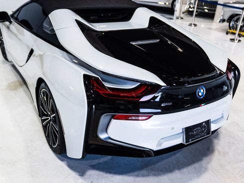 Used 2019 BMW i8 Roadster image 31
