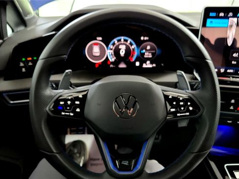Used 2025 Volkswagen Golf R Black Edition image 18