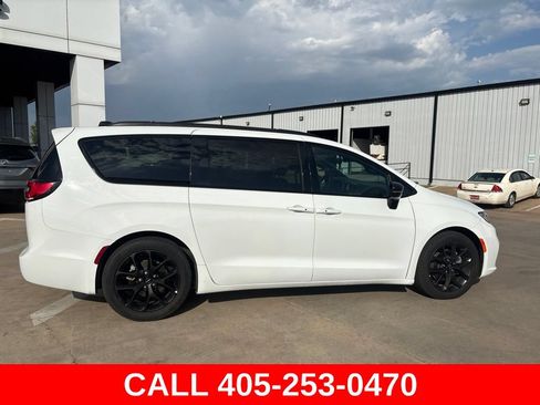 Used 2025 Chrysler Pacifica Limited FWD image 7