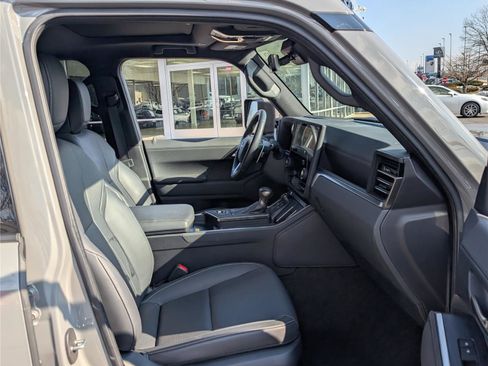 Used 2024 Lexus GX 550 w/ Accessory Package (Z1) image 11