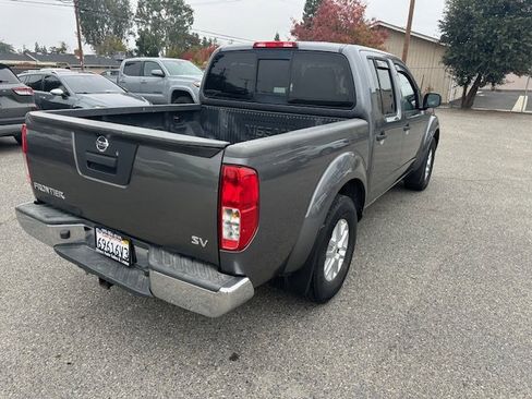 Used 2019 Nissan Frontier SV image 9