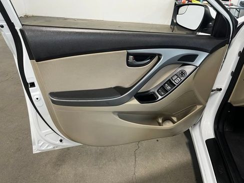 Used 2015 Hyundai Elantra SE w/ Option Group 02 FWD image 23