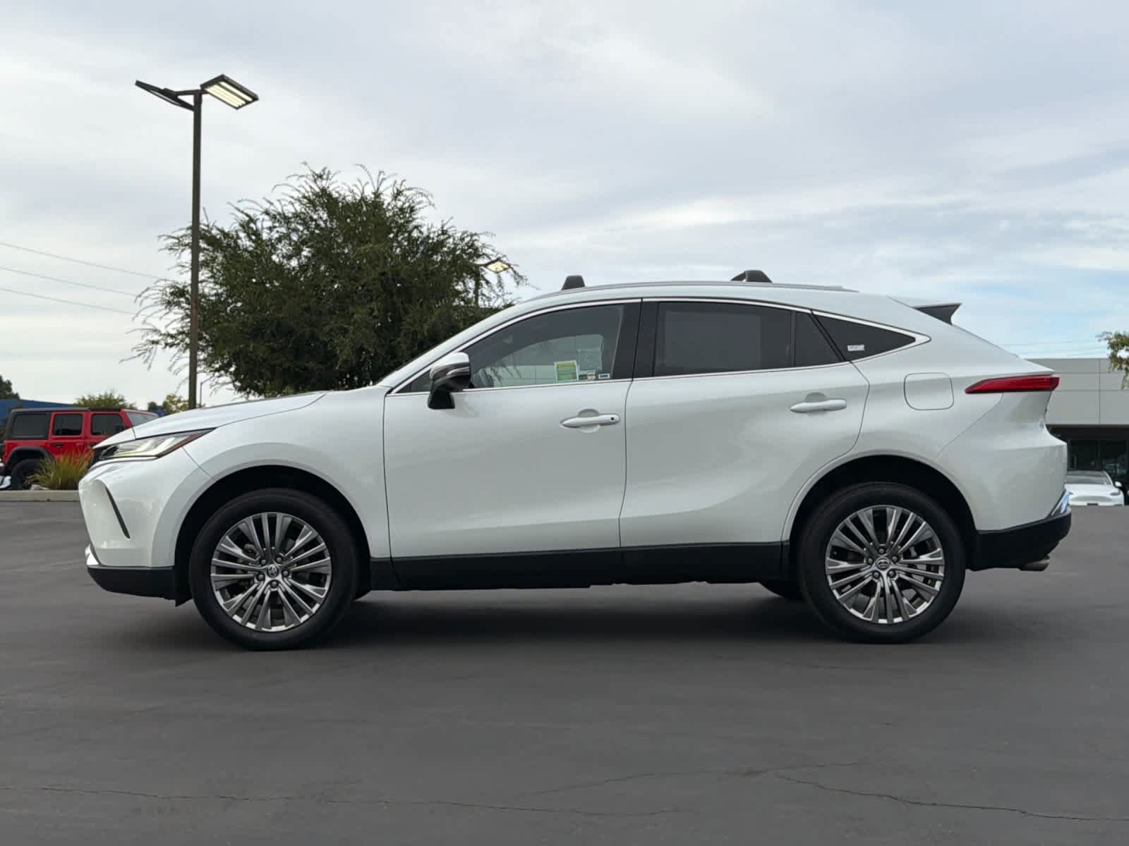 Used 2023 Toyota Venza XLE AWD/4WD image 9