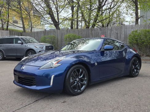 Used 2019 Nissan 370Z w/ Sport Package RWD image 2