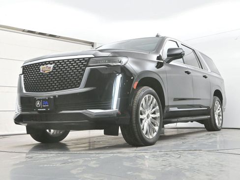 Used 2023 Cadillac Escalade ESV Premium Luxury image 9